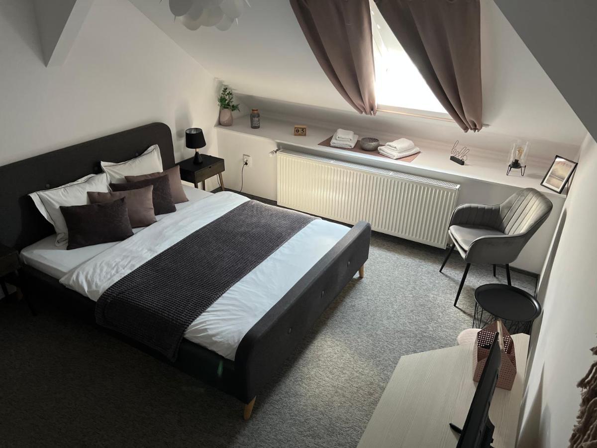 Bulevard Mansards Satu Mare Exterior foto